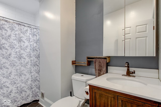 bathroom with vanity, a shower with shower curtain, and toilet