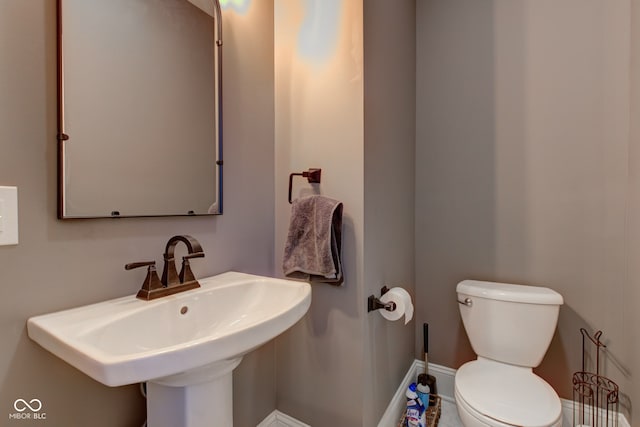 bathroom featuring sink and toilet