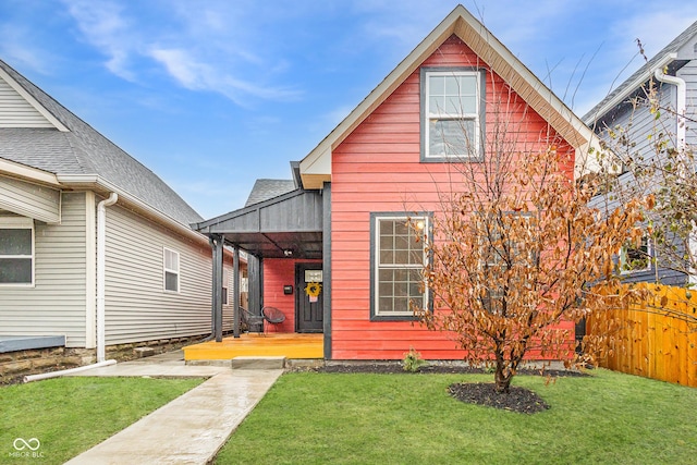 front of property featuring a front yard