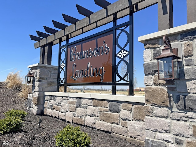 view of community / neighborhood sign