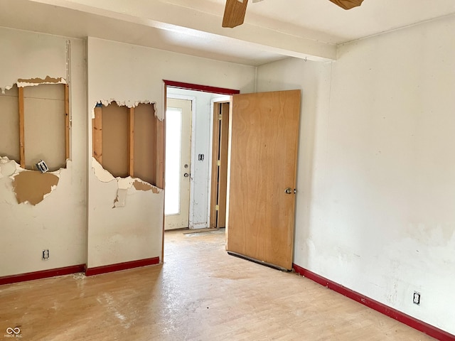 empty room with ceiling fan