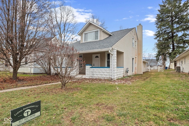 view of front facade featuring a front yard and covered porch