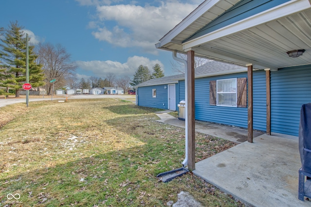 view of yard with a patio area