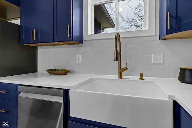 kitchen with sink, backsplash, and blue cabinetry