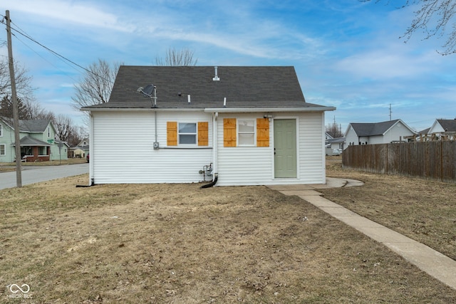 back of house featuring a yard