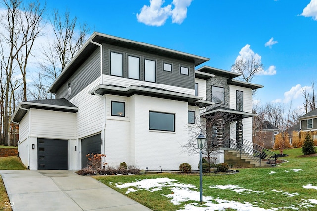 view of front facade featuring a garage and a front lawn