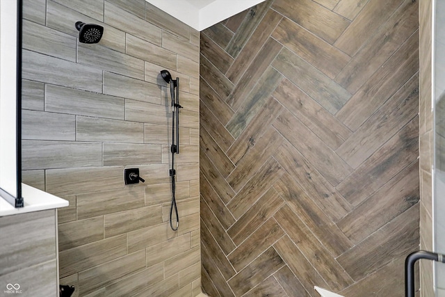 bathroom featuring a tile shower