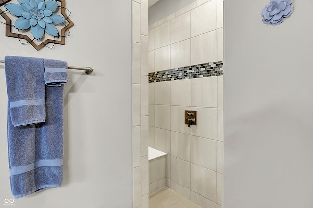 bathroom featuring a tile shower