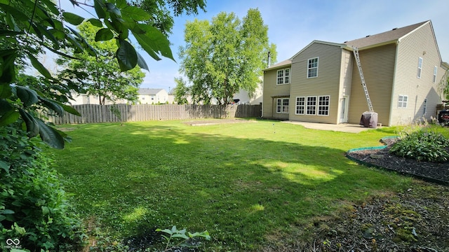 view of yard with a patio area