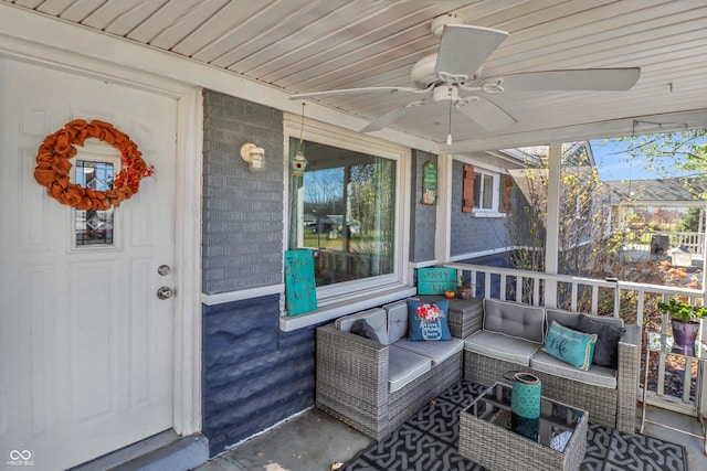 sunroom / solarium featuring ceiling fan