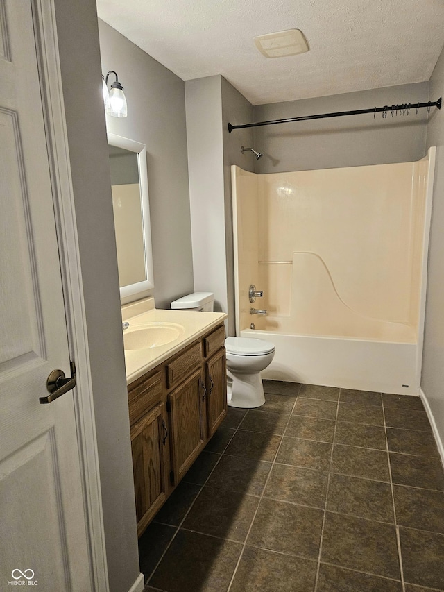 full bathroom with washtub / shower combination, vanity, toilet, and a textured ceiling