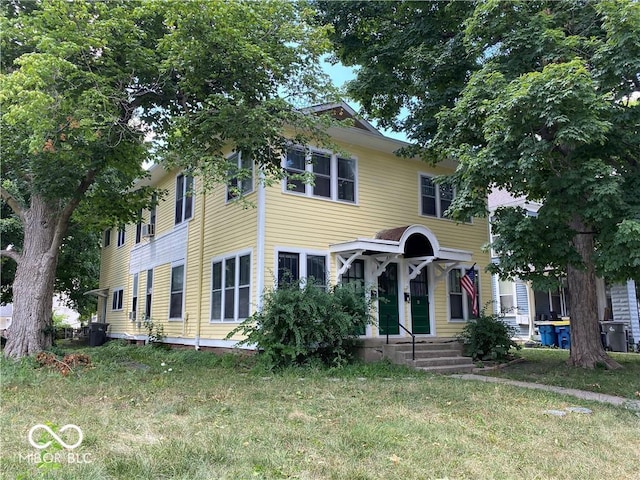 view of front of house featuring a front yard