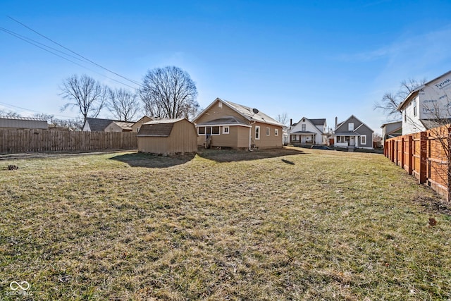 view of yard featuring a shed