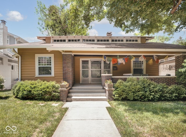 view of front of home featuring a porch and a front lawn