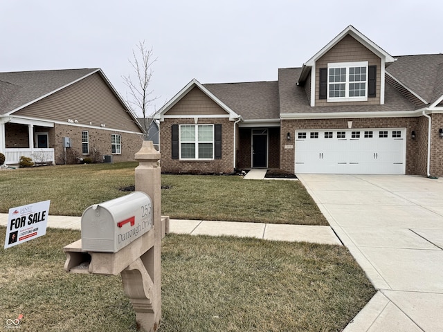 view of front facade featuring a garage and a front yard