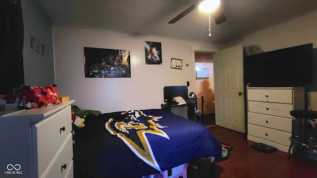 bedroom with dark wood-type flooring and ceiling fan