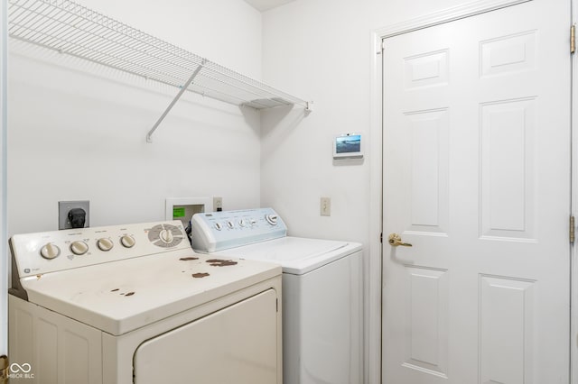 clothes washing area featuring washing machine and dryer