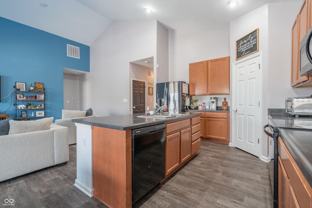 kitchen with high vaulted ceiling, sink, dark hardwood / wood-style flooring, a kitchen island with sink, and black appliances