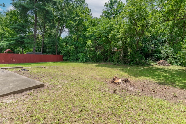 view of yard featuring fence