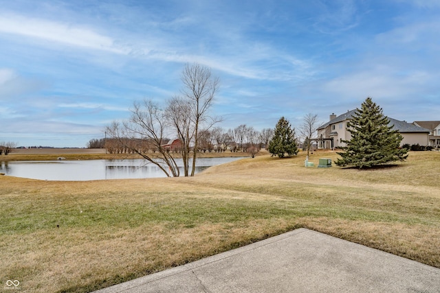 view of yard featuring a water view