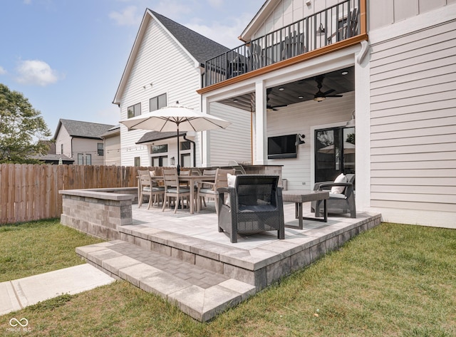 view of patio / terrace featuring outdoor lounge area, outdoor dining space, ceiling fan, a balcony, and fence