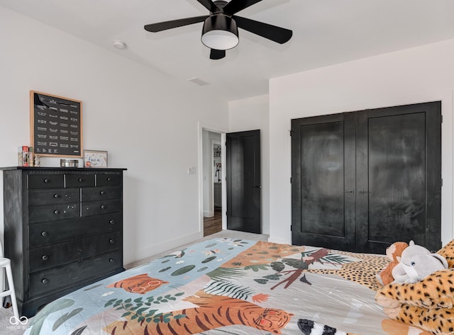 bedroom with ceiling fan, baseboards, and a closet