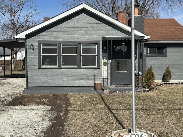 view of front facade with a front yard