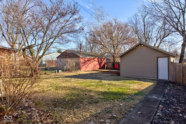 view of yard featuring a storage shed