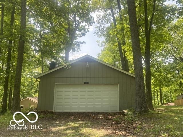 view of detached garage