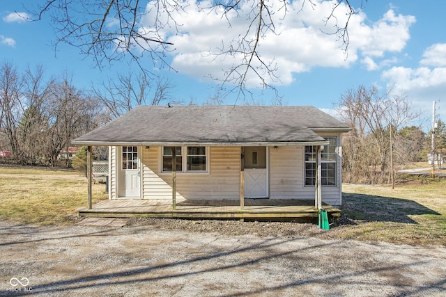 view of front of house featuring a front yard and covered porch