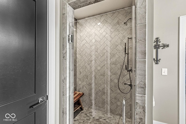 bathroom featuring tiled shower