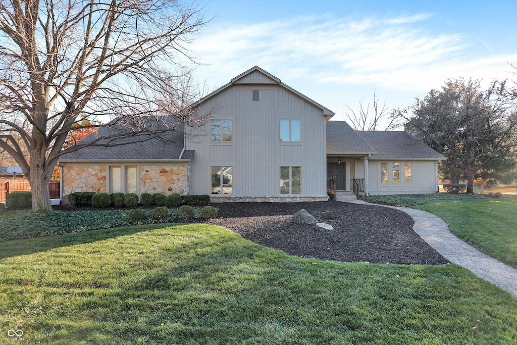 view of front of home with a front lawn