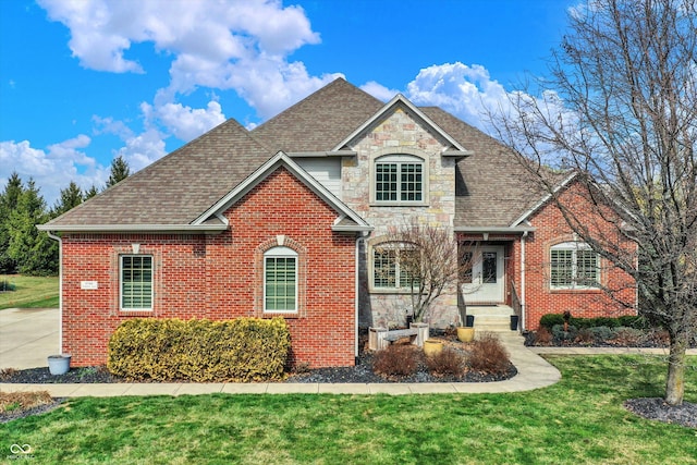 front facade featuring a front lawn