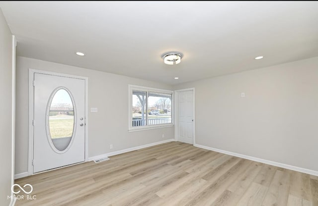 entryway featuring light wood-type flooring, visible vents, baseboards, and recessed lighting