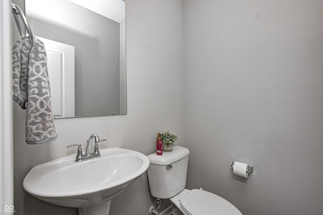 bathroom featuring sink and toilet