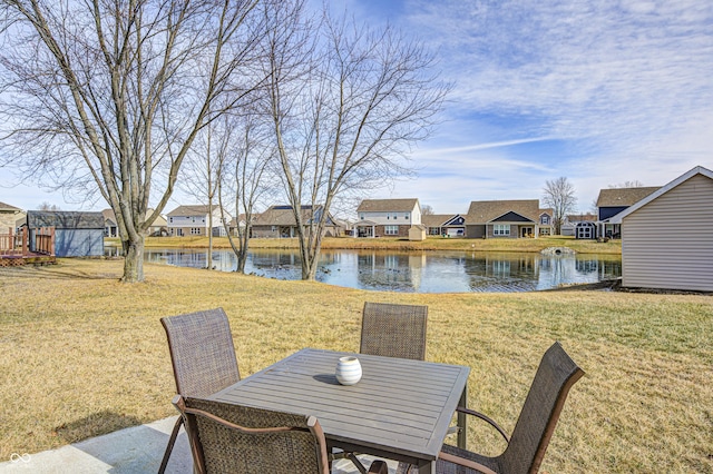 view of yard featuring a water view