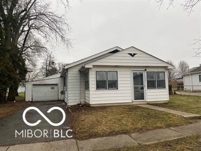 view of front of house with a garage and a front yard