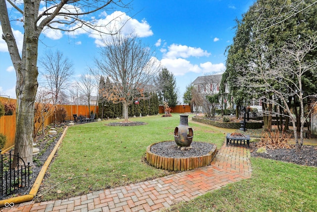 view of yard featuring a fire pit