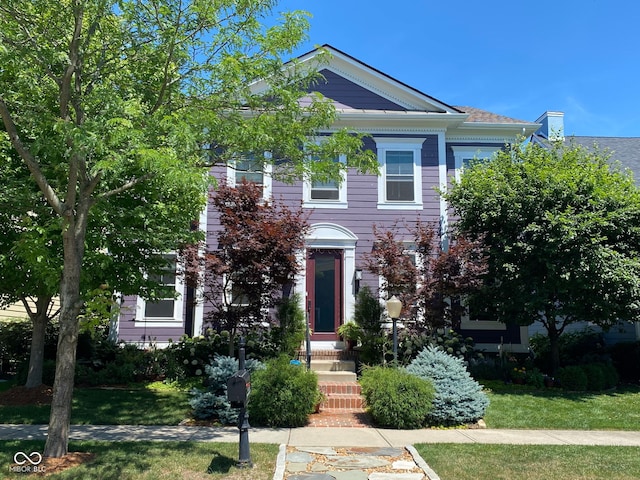 view of front of house featuring a front lawn