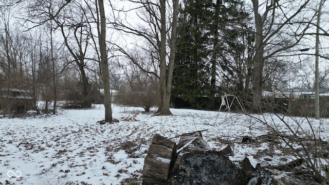 view of yard layered in snow