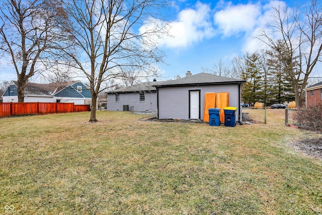 back of house featuring a lawn