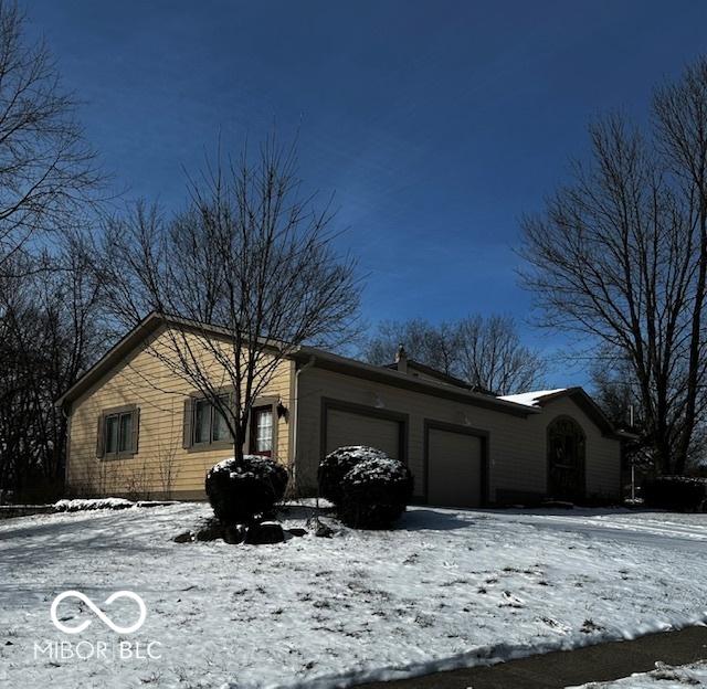 view of front of home featuring an attached garage and driveway