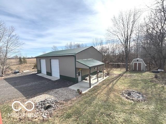 exterior space featuring an outbuilding