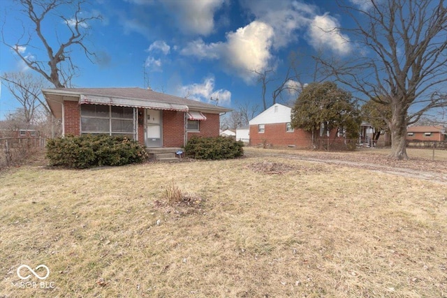 view of front facade featuring a front yard