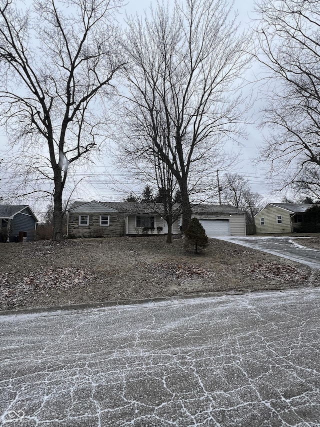 view of front facade featuring a garage