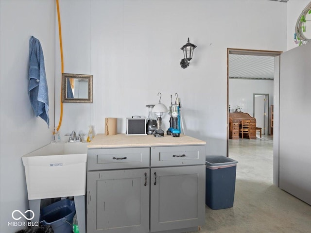 bathroom featuring sink and concrete floors