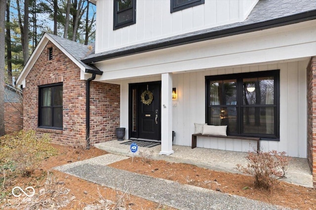 entrance to property featuring covered porch