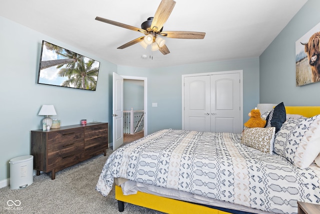 bedroom featuring light carpet, ceiling fan, a closet, and baseboards