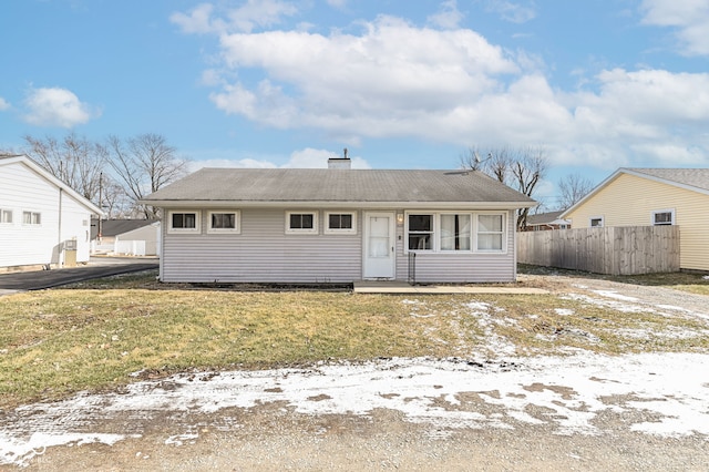 view of front of house with a front lawn