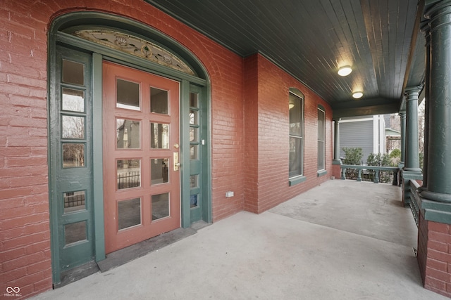 entrance to property featuring covered porch